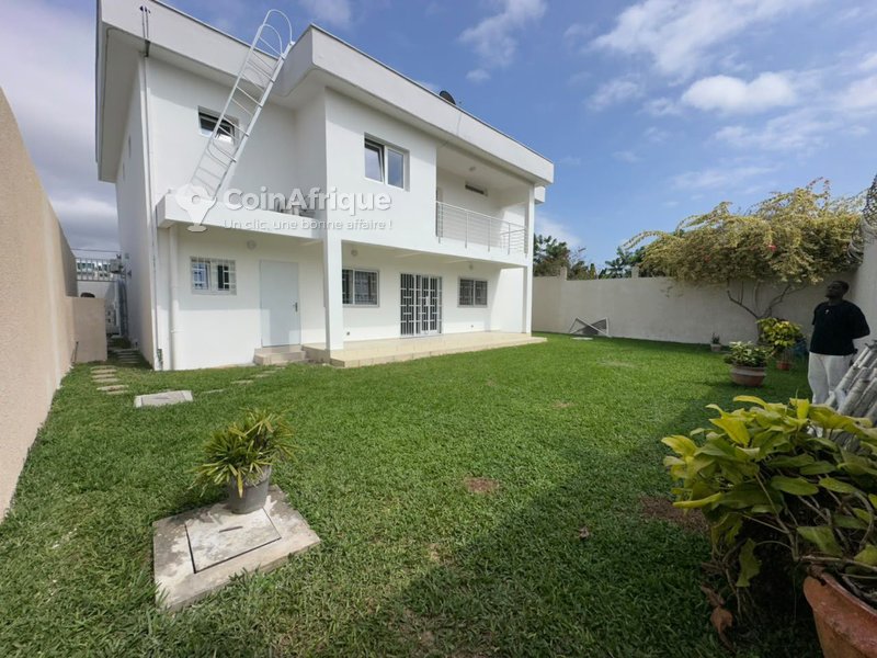Location villa duplex 5 pièces à Beverly hills