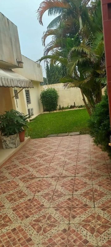 Vente villa basse 7 pièces - Cocody 2plateaux les valons derrière le 12eme arrondissement dans une cité