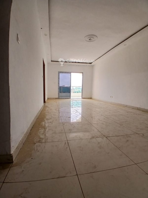 Location appartement 4 pièces à Cocody angré nouveau chu djorogobiité 1 au 2er