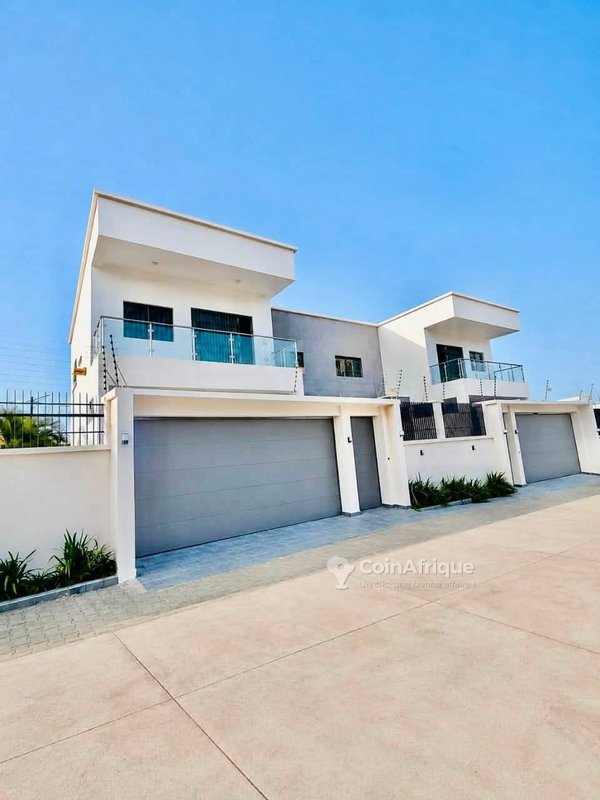 Location villa duplex 7 pieces à Cocody Rivera faya jule vene