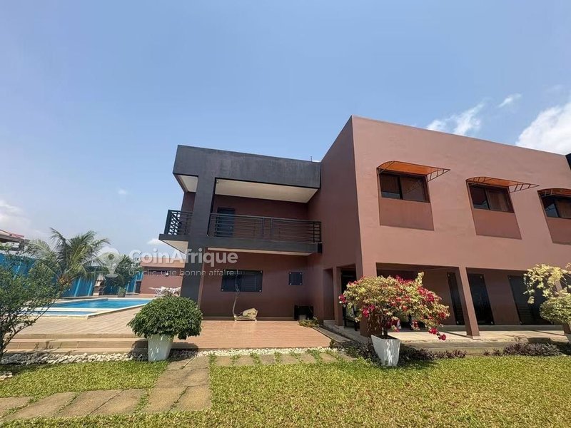 Vente villa haut standing à Cocody Riviéra gofl 4 beverly-hills