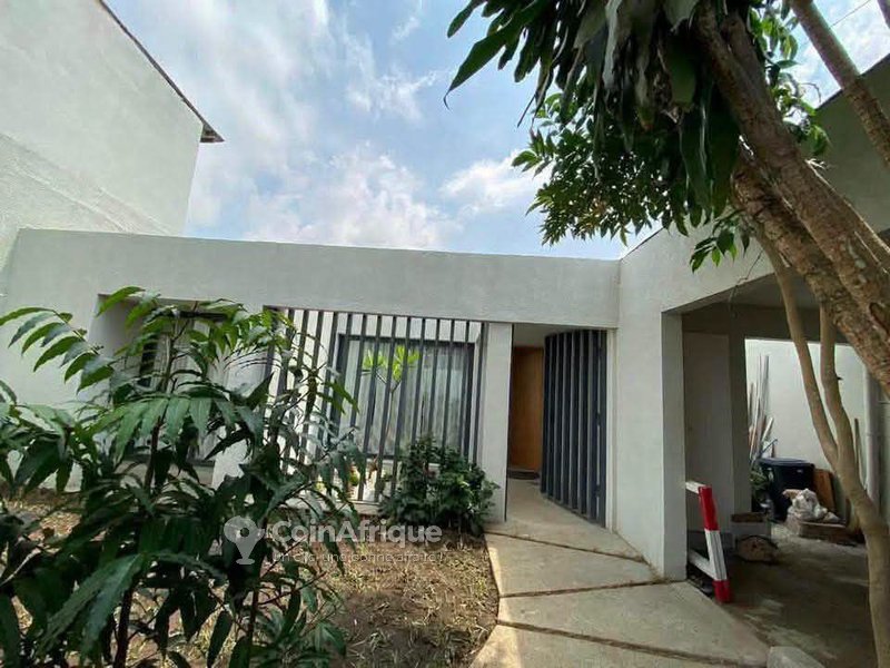 Location villa basse à Cocody riviera 3