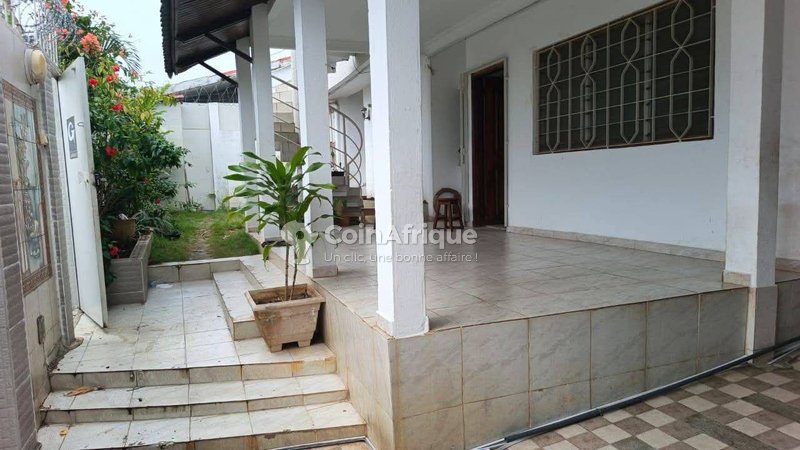 Vente villa basse de 7 pièces à Ekobank Riviera 3