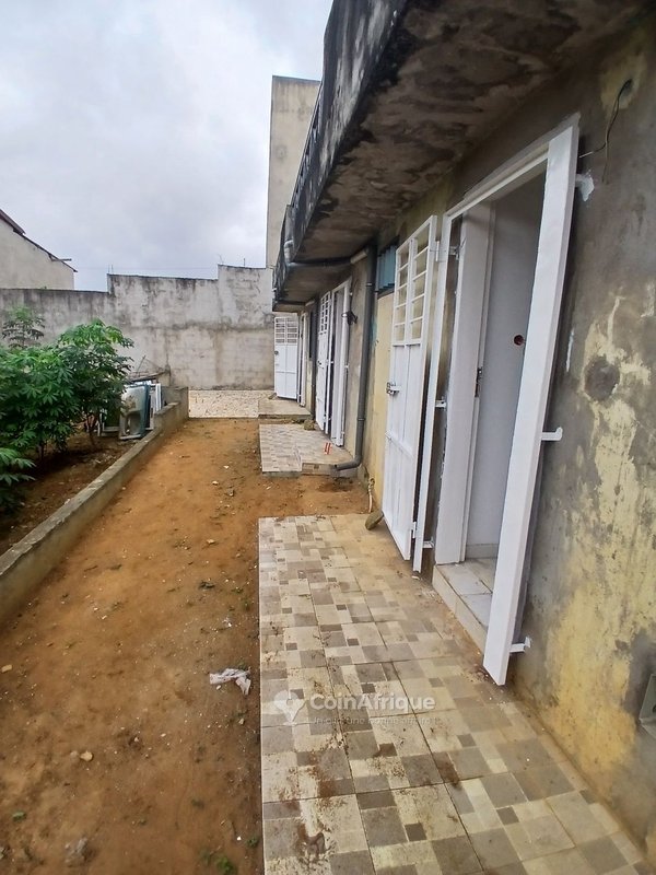 Location appartement 2 pièces à Cocody Riviera Palmeraie