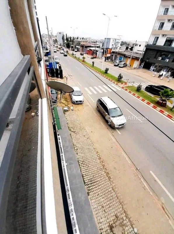 Location appartement 3 pièces à Cocody cité sir en bordure — photo 2