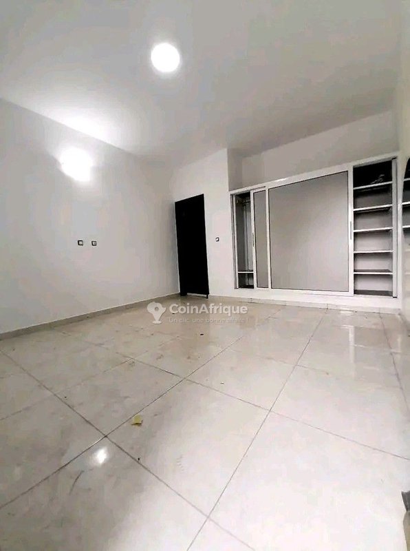Location appartement 3 pièces à Cocody cité sir en bordure — photo 3
