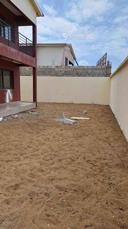 Vente villa duplex 5 pièces à Bassam cité callisto