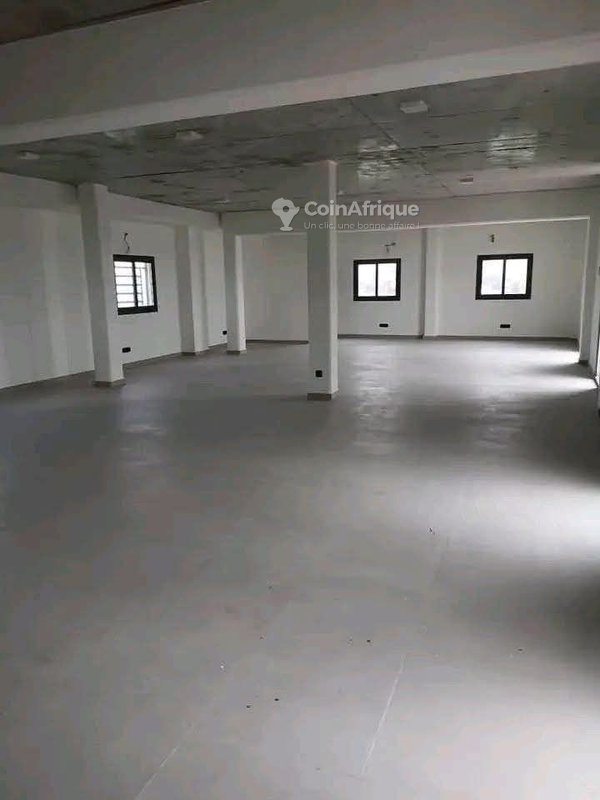 Location magasin et bureaux à la 8ètranche — photo 3