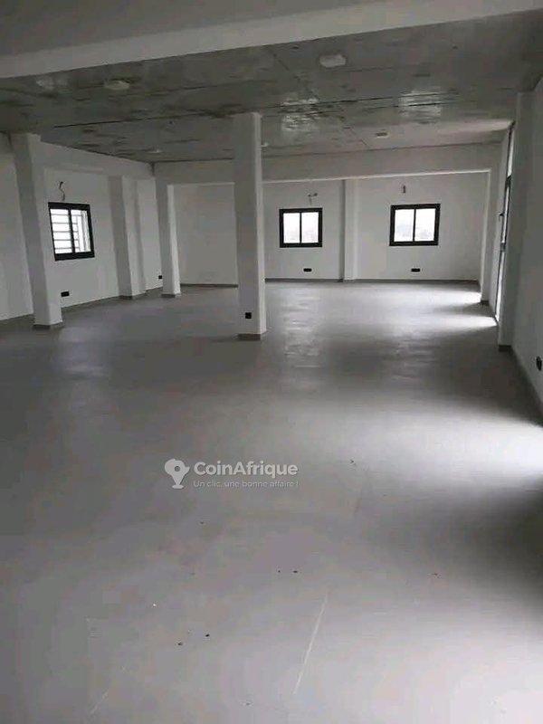 Location magasin et bureaux à la 8ètranche — photo 4