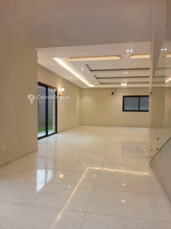 Location villa duplex 6pièces - Cocody angre nouveau chu djorobite — photo 4