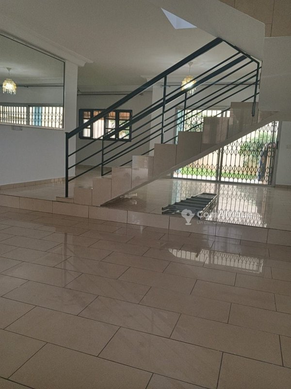 Location villa duplex de 5 pièces à cocody angre 8eme tranche cité arcade 2 — photo 2