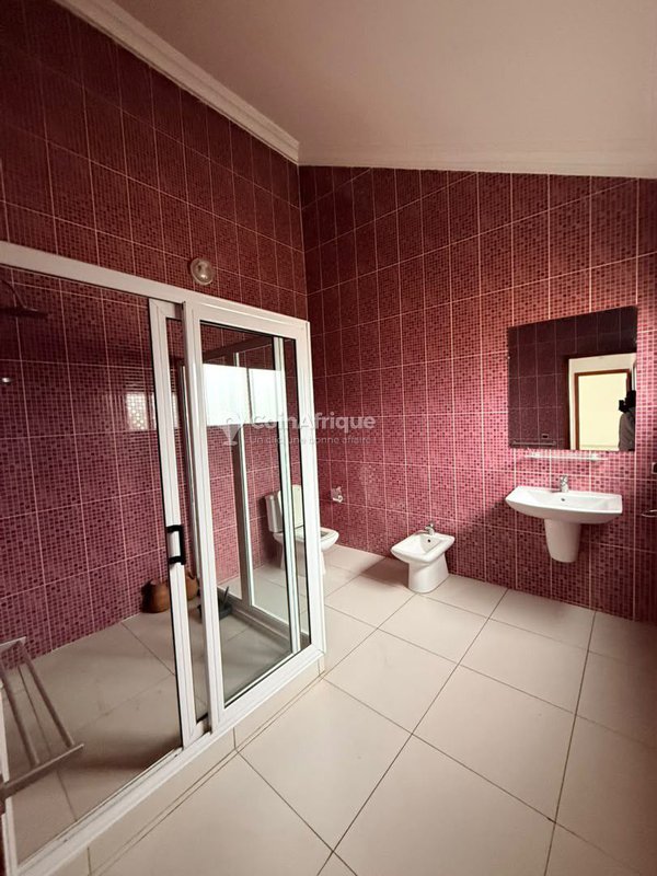 Location villa duplex 6 pièces à Cocody Riviera 4 cité blanche — photo 2