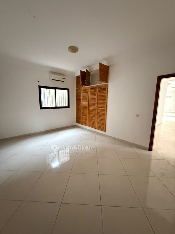 Location villa duplex 6 pièces à Cocody Riviera 4 cité blanche — photo 3