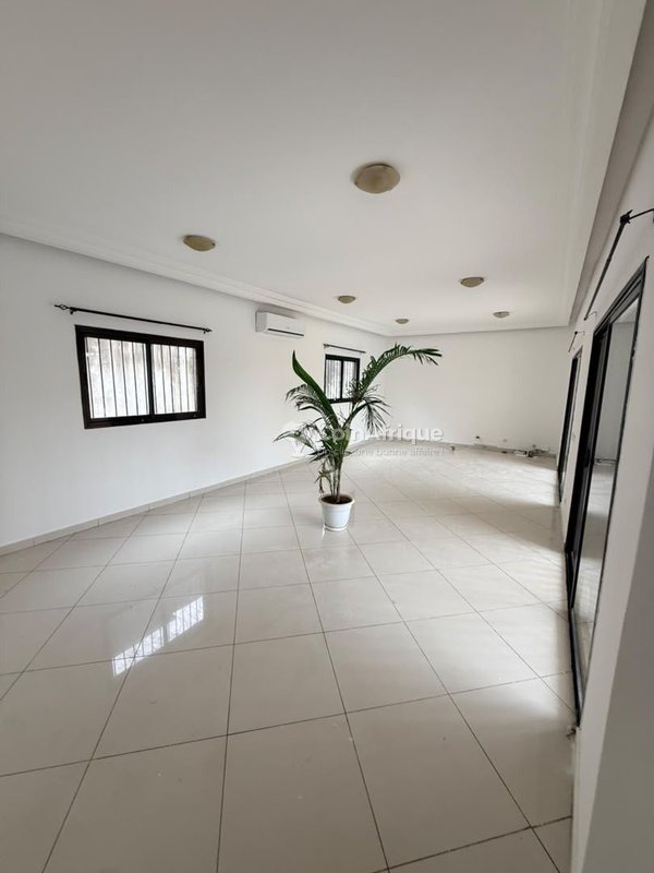 Location villa duplex 6 pièces à Cocody Riviera 4 cité blanche — photo 4