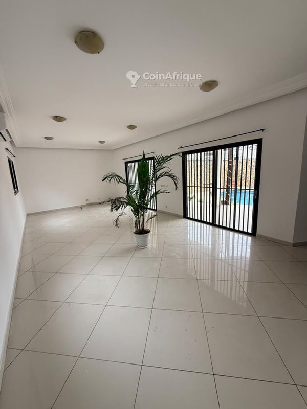 Location villa duplex 6 pièces à Cocody Riviera 4 cité blanche — photo 5