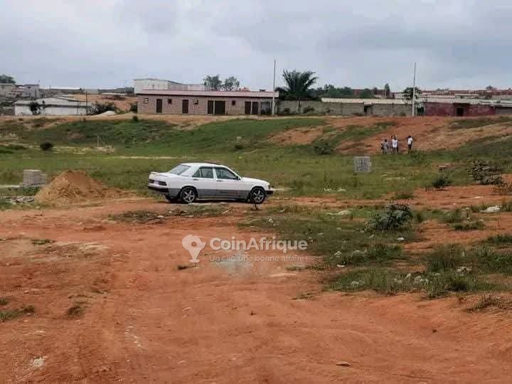 Terrains 400 m2 avec ACD et tf bordure voie yopougon- songon