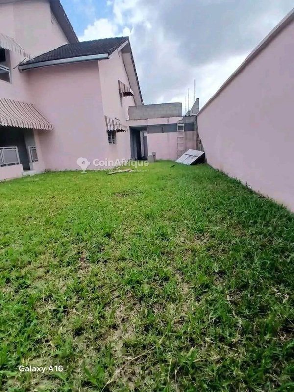 Vente villa 8 pièce à Cocody Rivera Faya Cité Sicogi — photo 2