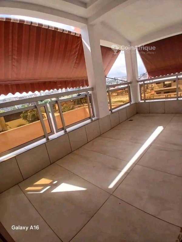 Vente villa 8 pièce à Cocody Rivera Faya Cité Sicogi — photo 5