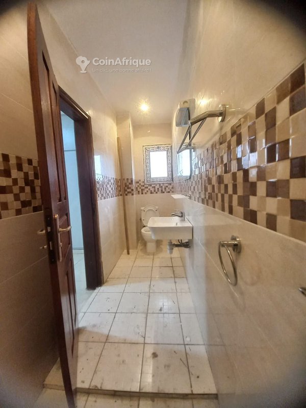 Location grand magasin à Angré 9em tranche star 14 — photo 2