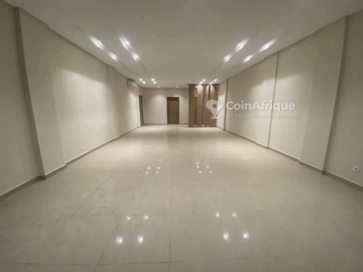 Location appartements 4 pièces avec ascenseur non loin Abidjan mall - Cocody