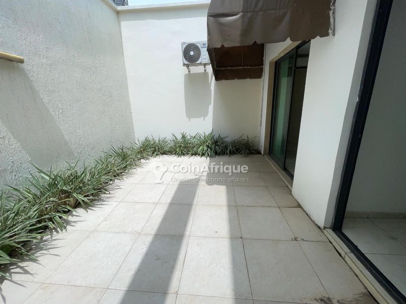 Location appartement de standing 4 pièces - Cocody 2 Plateaux vallon — photo 3