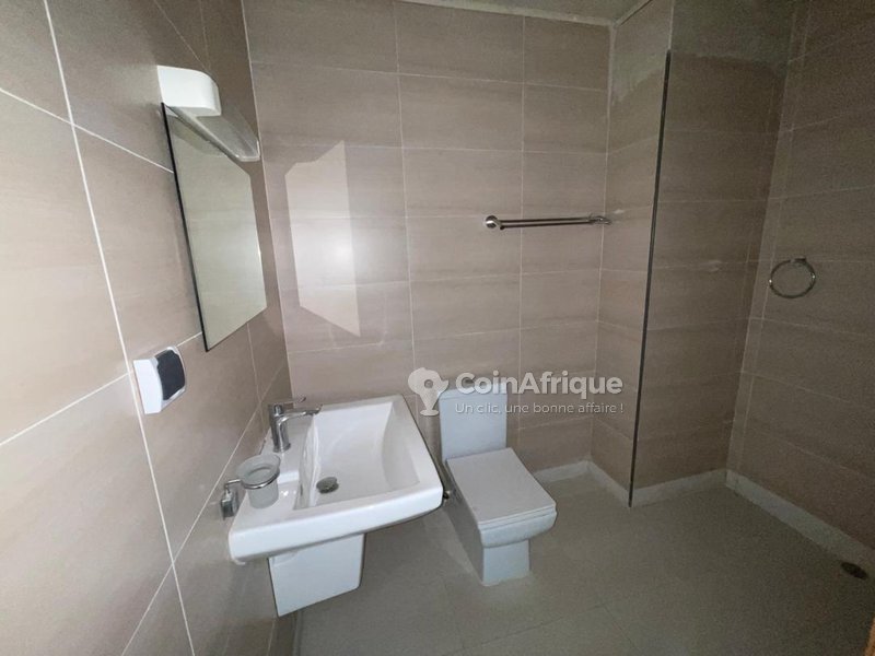 Location appartement de standing 4 pièces - Cocody 2 Plateaux vallon — photo 4