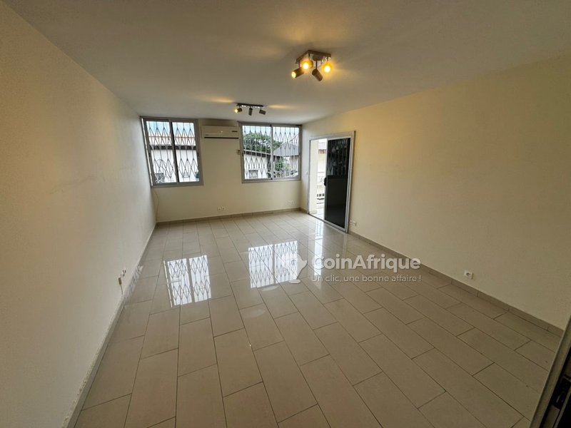 Location appartement 3 pièces Cocody Centre – Cité Saint-Jean