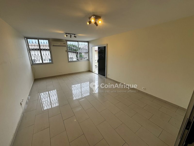 Location appartement 3 pièces Cocody Centre – Cité Saint-Jean — photo 2