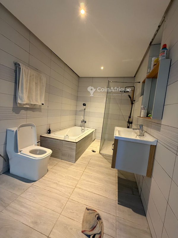 Ente penthouse de 4 pièces au CHU Angré — photo 3