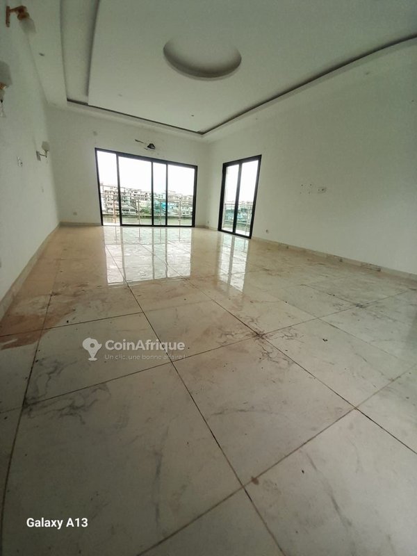 Location villa duplex 5 pièces à Cocody-angré 8ème tranche — photo 2