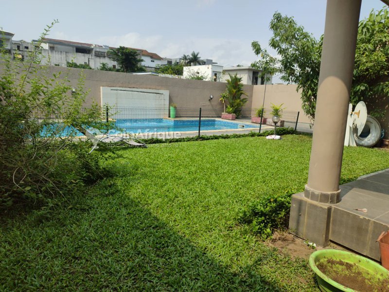 Location villa 7 pièces à Riviera 3