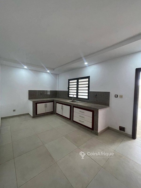 Location villa duplex 5 pièces - Cocody angre nouveau chu djorobite 1 — photo 2