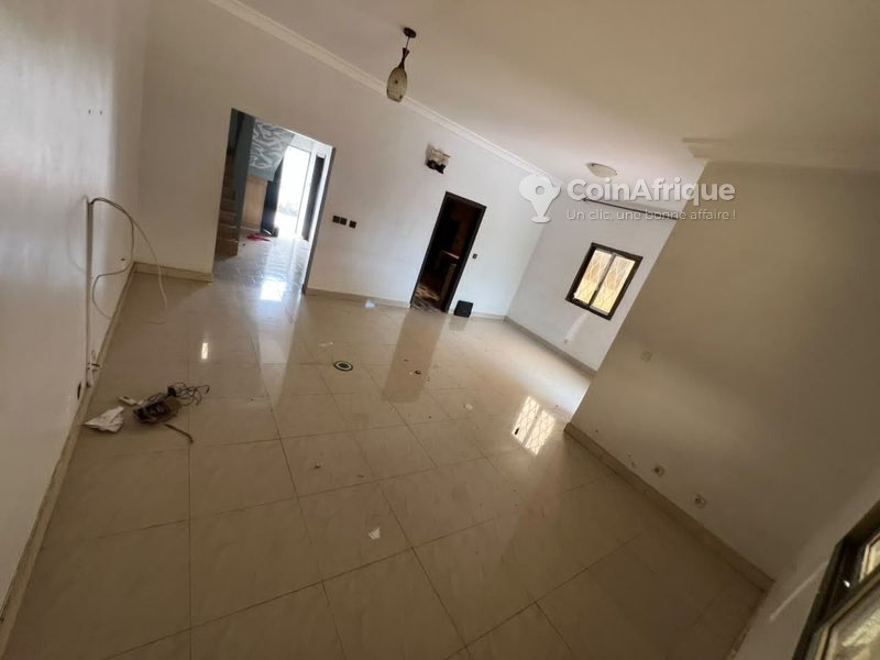 Vente villa duplex 9 pièces - Bingerville côté mère-enfant — photo 2