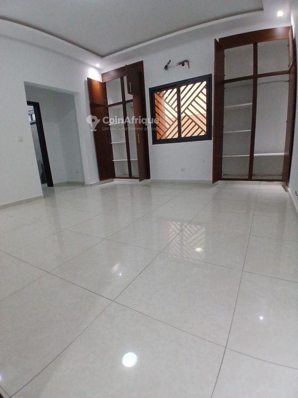 Location appartement 3 pièces - Cocody angrè nouveau chu — photo 4