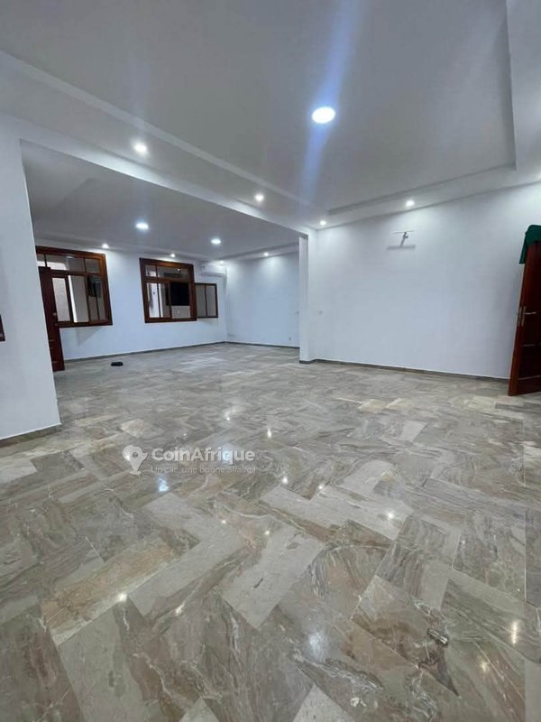 Location villa duplex de 6 pièces à cocody 2 plateaux les valons non loin de l'ambassade du ghana — photo 3