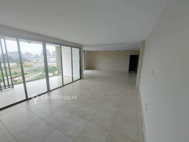 Location appartement 3 pièces - Cocody centre — photo 2