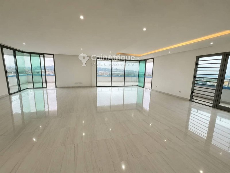 location appartements 4 pièces et 3 pieces - cocody