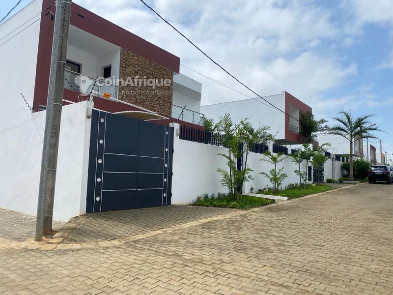 Location villa duplex 6 pièces - angre nouveau chu gestoci non loin de china mall dans une cité — photo 2