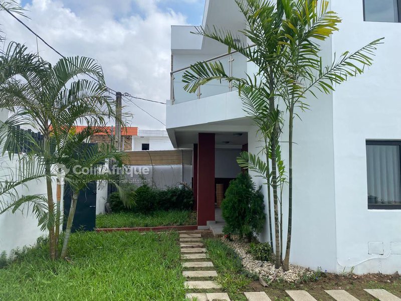 Location villa duplex 6 pièces - angre nouveau chu gestoci non loin de china mall dans une cité — photo 3