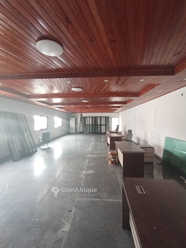 Location espace commercial avec toilettes - cocody 2 plateaux 7eme tranche