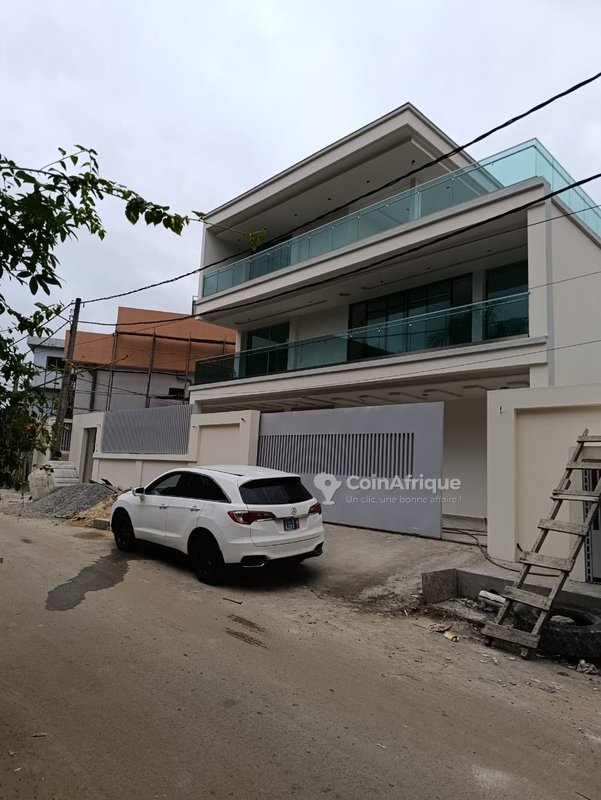 Vente villa triplex à la Riviera M'badon