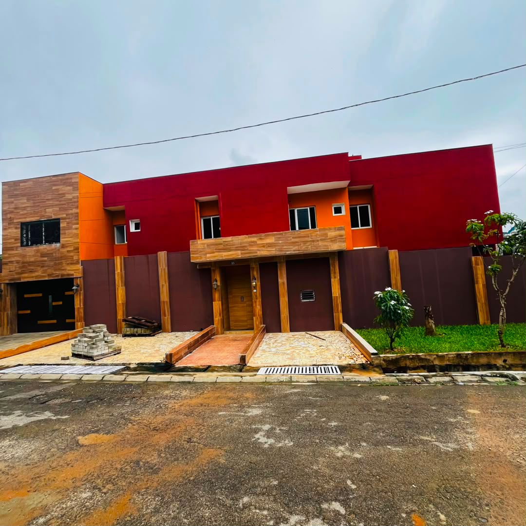 VILLA DUPLEX MODERNE DE 15 PIÈCES POUR BUREAUX