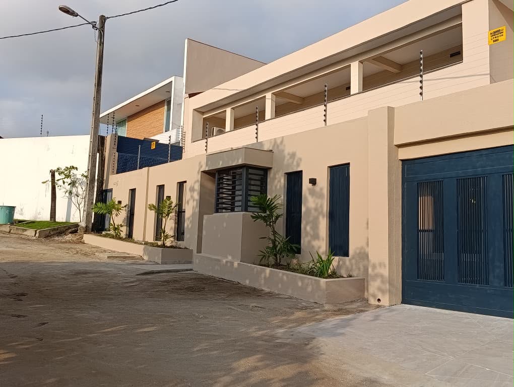 À VENDRE — VILLA DE 7 PIÈCES | RIVIERA 4 SYNACASSI 2