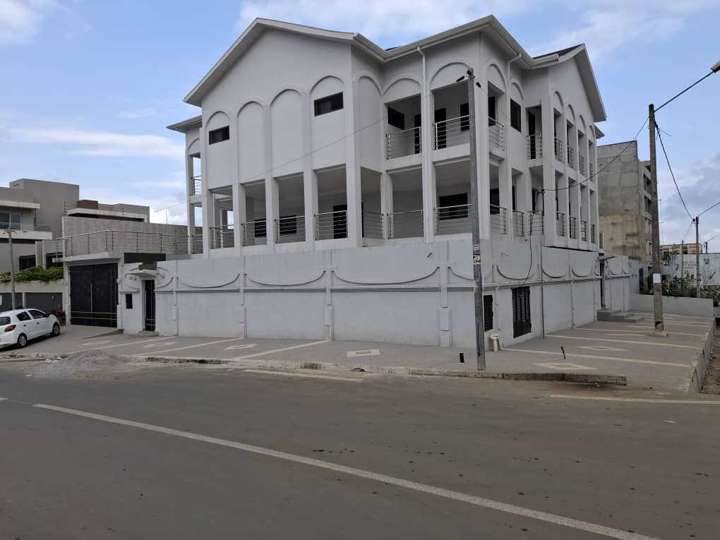 VILLA DUPLEX MODERNE DE 13 PIÈCES