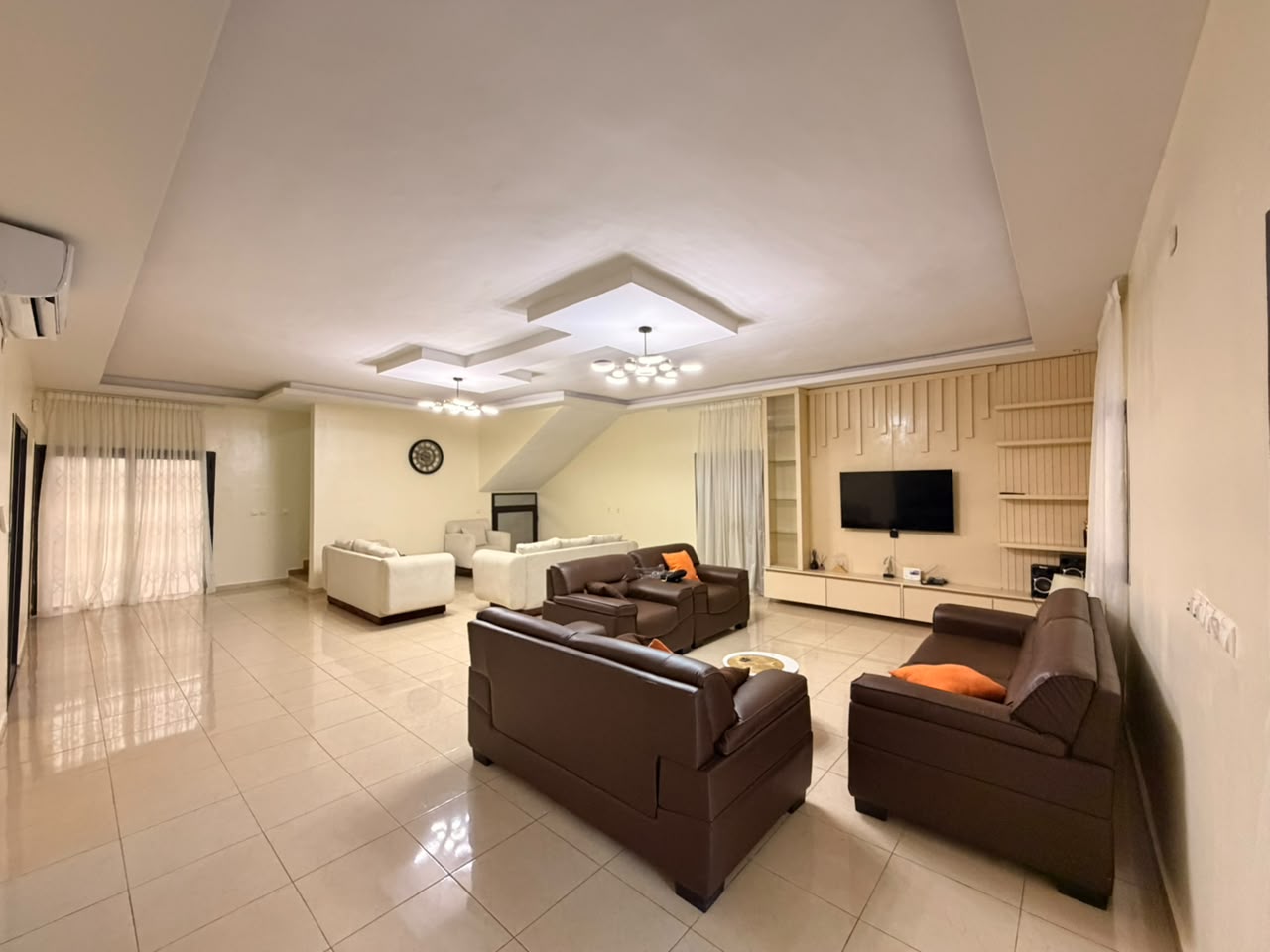 LOCATION VILLA DUPLEX DE 11 PIÈCES AVEC PISCINE A BINGERVILLE