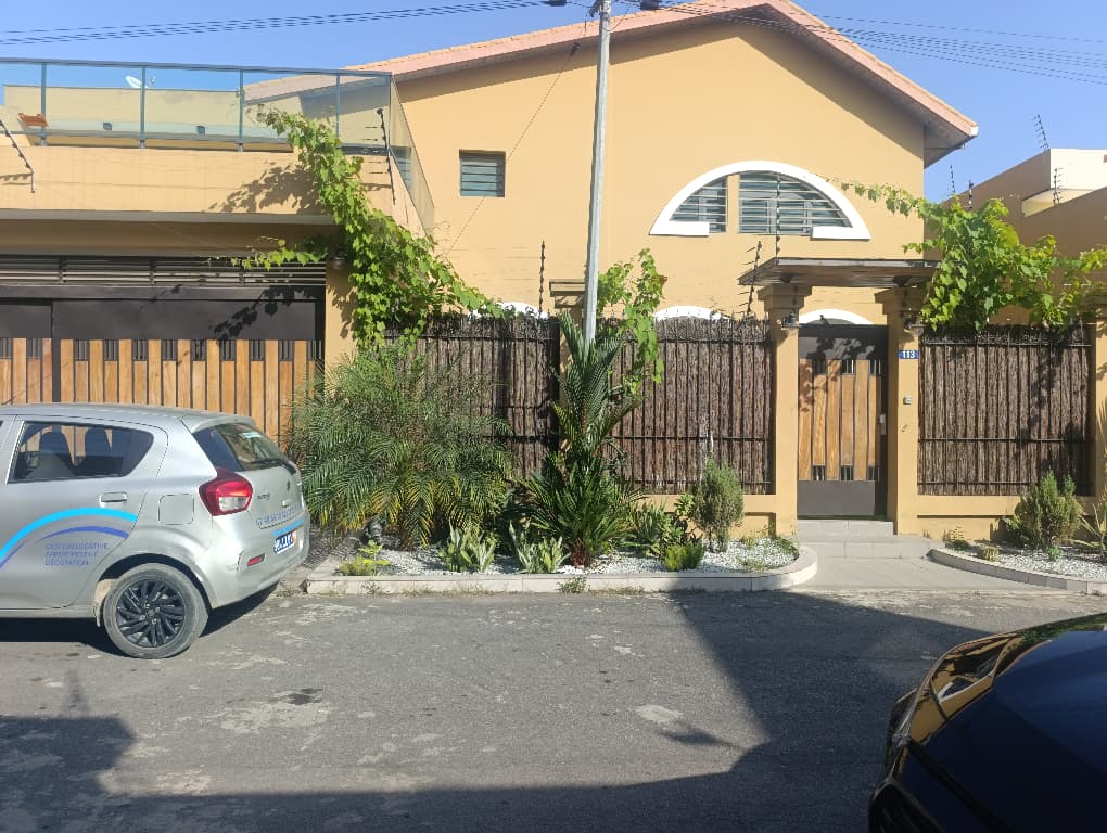 A LOUER VILLA DUPLEX MODERNE DE 10 PIÈCES A COCODY ANGRÉ ARCADE 4