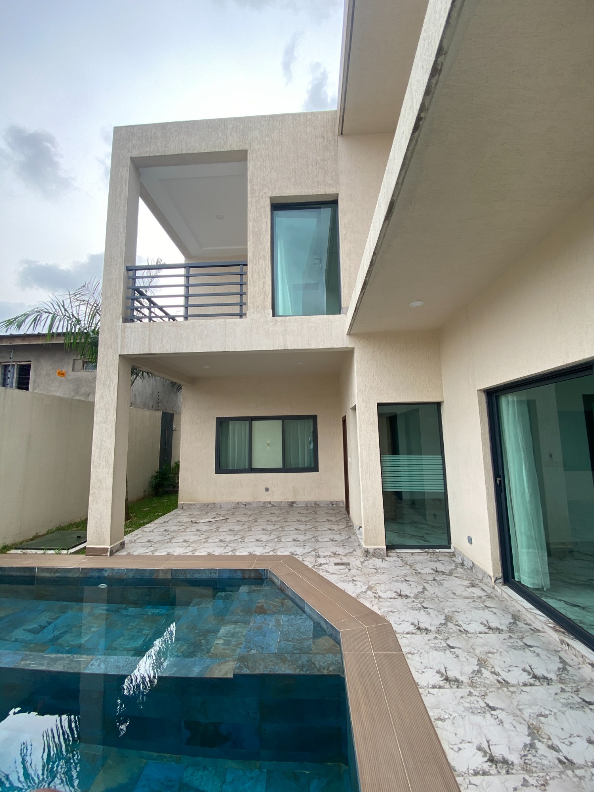 À LOUER – VILLA DUPLEX 5 PIÈCES – COCODY ANGRÉ DJIBI