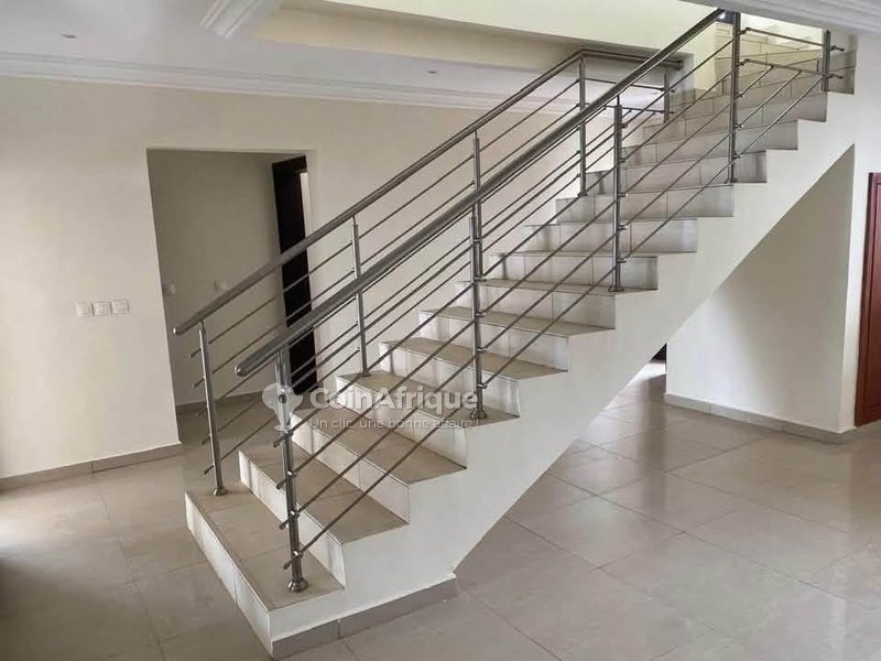 Location villa 6 pièces Cocody angré djorobité