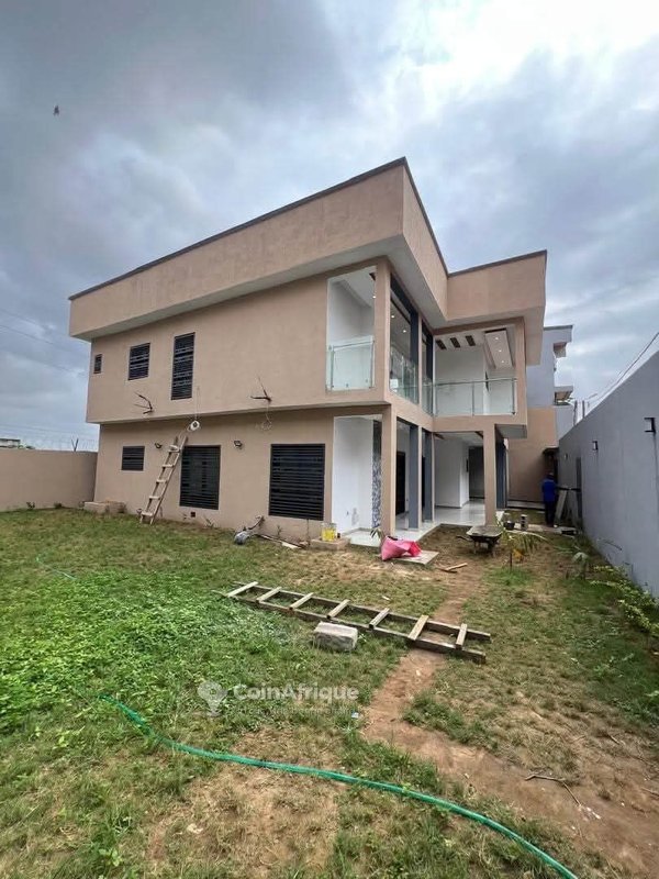 Location villa duplex 7 pièces à Angré djorobite 1