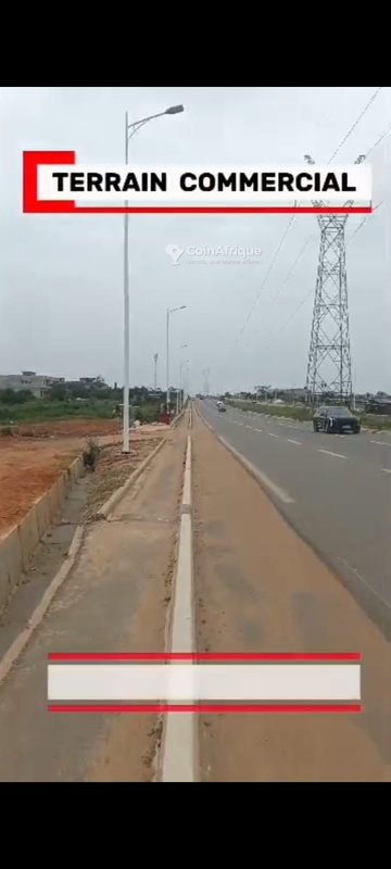 Terrain commercial 700 m² avec ACD à Bingerville